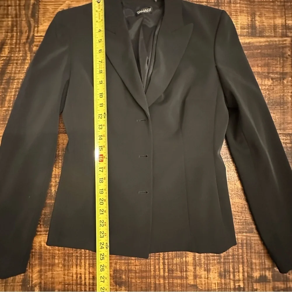 NWOT- Tahari Women’s 2 button Blazer